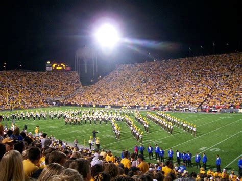 25 Largest College Football Stadiums In America Geeky Camel