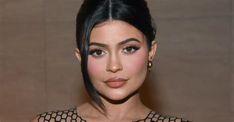 Kylie Jenner Accused Of Ripping Off Her Fans She Gets Violently