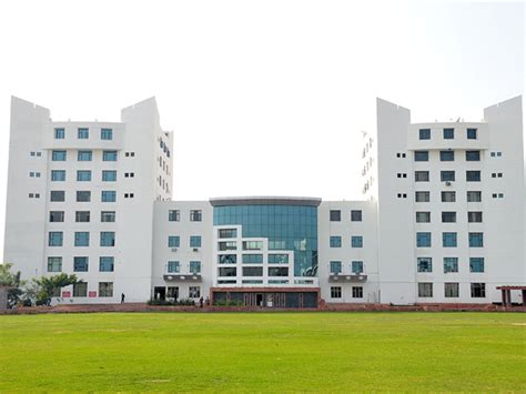 The all india ranking is given to 100 best mba colleges in india on the basis of several parameters such as teaching, learning and resources, research and professional practices, graduation outcomes, outreach and inclusivity and perception. Fees Structure and Courses of Indian School of Business ...