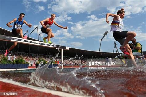 Final 300m Photos And Premium High Res Pictures Getty Images