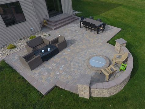 Fire Pit With Seat Wall And Paver Patio Patio Pavers Design Patio