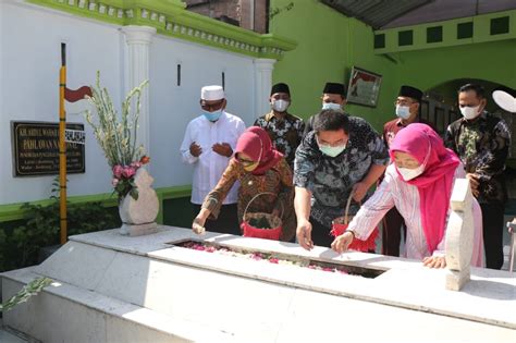 Makam KH Wahab Chasbullah Jombang Diperbaiki