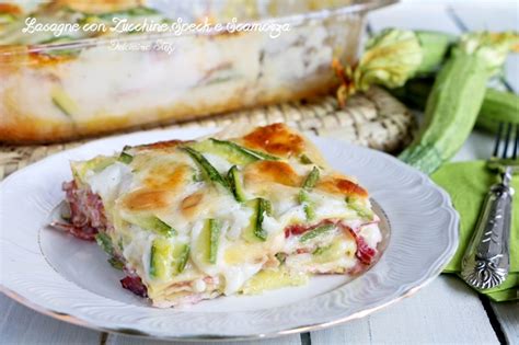Lavate la zucca e tagliatela a tocchetti; Lasagne alle Zucchine, Speck e Scamorza
