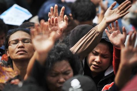 Indonesian Christians Seek Solace In Prayer After Disasters Joy News