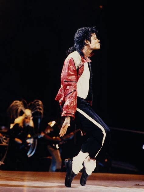 Há 30 Anos Michael Jackson Fazia O Moonwalk Pela Primeira Vez