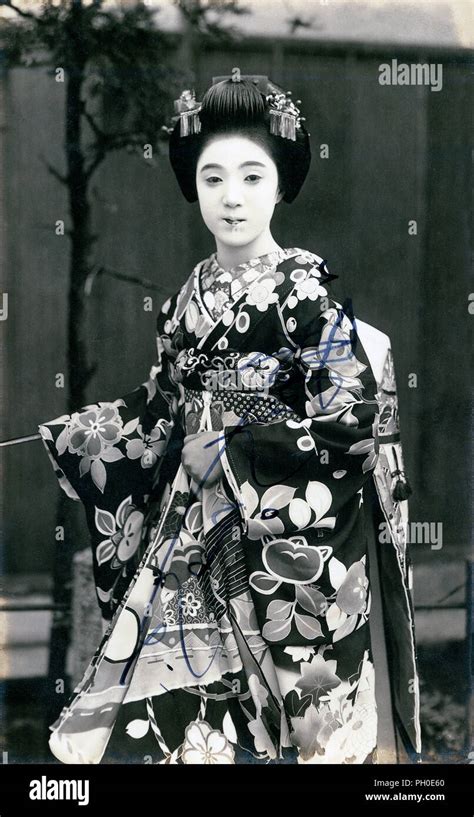 1920s Japan Maiko Apprentice Geisha — Young Japanese Maiko Apprentice Geisha In Kimono