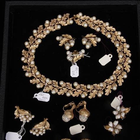 Trifari Gold Tone Vintage Costume Jewelry Lot