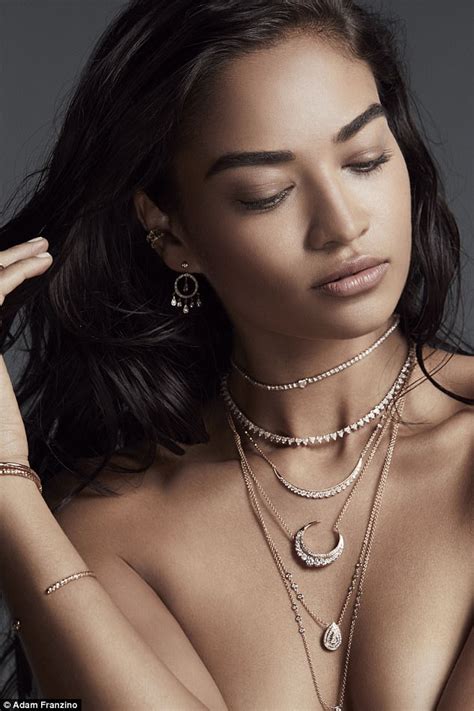 Shanina Shaik Goes Topless For A Stunning Photo Shoot Daily Mail Online