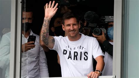 Lionel Messi Officially Signs Two Year Contract With Paris Saint Germain