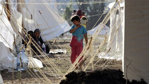 fearing an army assault more syrians flee to turkey the new york times
