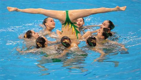 Synchronized Swimming Dance