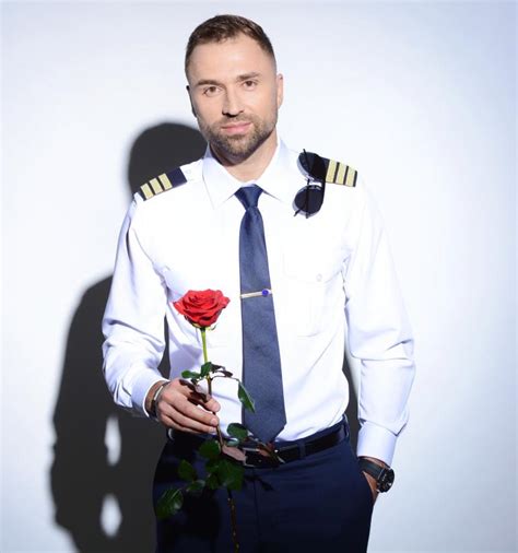 Первый выпуск романтического шоу «холостяк 10» стартовал. Холостяк Макс Михайлюк рассказал, как он оконфузился перед ...