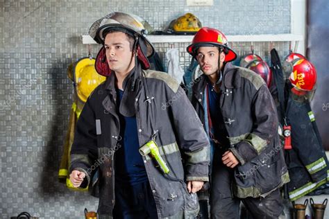 Firefighters In Uniforms Walking At Fire Station — Stock Photo