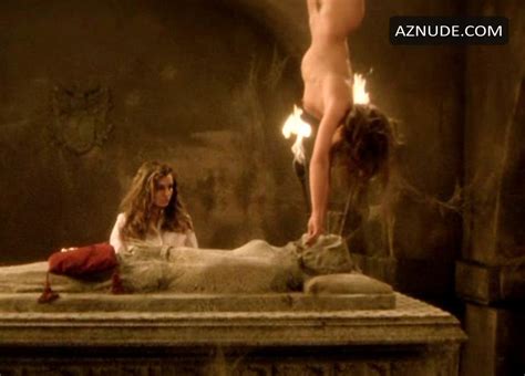 Pilar Alcón desnuda en Brujas mágicas SexiezPix Web Porn