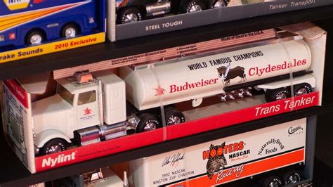 Budweiser Clydesdale Scale Model Truck And Trailer J267 The Eddie