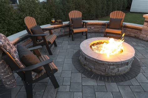5 Tips For Pairing Outdoor Furniture With Your Fire Pit In