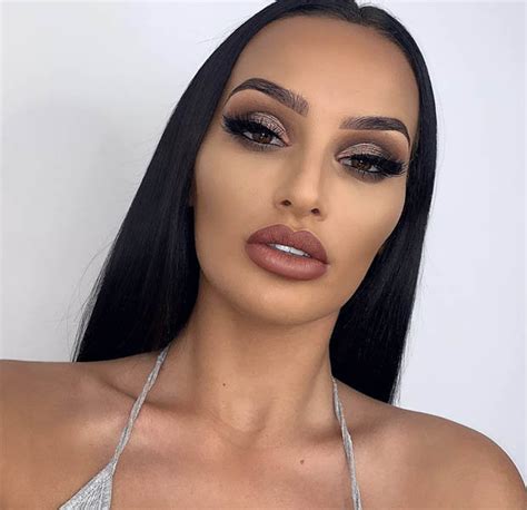 Youtube Babe Holly Boon Stuns With Unbelievable Instagram Selfie