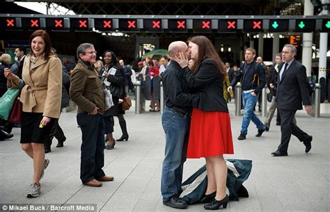 Couple Who Kiss At London Bridge Station Daily Mail Online