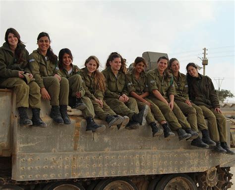 idf s female tank instructors photo from january 1 2013 military women military police army
