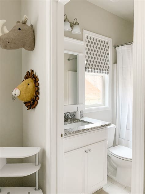 Diy How To Frame A Builder Grade Bathroom Mirror Home And Hallow Madame Lelica