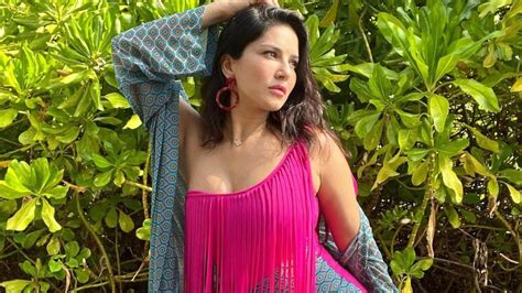 Sunny Leone In Monokini Look Sunny Leones Monokini Look Is Best For Maldives Vacation Know If