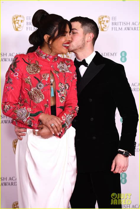 Contact priyanka chopra on messenger. Nick Jonas Plants Kiss on Priyanka Chopra at 2021 BAFTAs ...