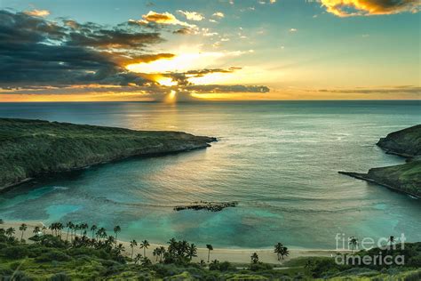 Sunrise Over Hanauma Bay On Oahu Hawaii Photograph By Leigh Anne Meeks