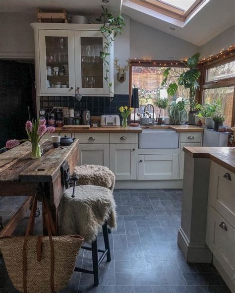 Artificial plants have evolved since those days through modern manufacturing and technology to become so lifelike that they're no longer taboo. Why You Shouldn't Use Fake Plants In Your Home | Corner ...