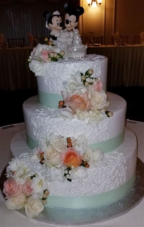 Calumet Bakery Romantic Scrolling With Fresh Flowers Wedding Cake Wedding Cake Fresh Flowers