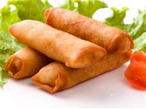 Even without fancy sauces, they are filled with flavor! Chicken Spring Roll: Yummy Starters! - Boldsky.com