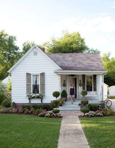 Dreaming Of A Little White Farmhouse Cottage Homes Farmhouse