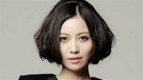 chinese reporters photograph dead singer bbc news