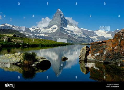 Lake Stellisee With The Matterhorn Hi Res Stock Photography And Images