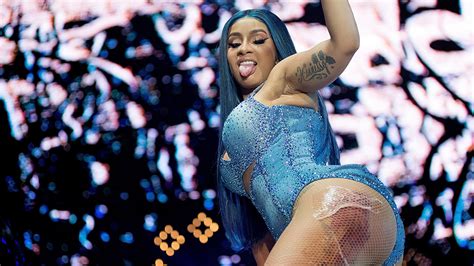 Cardi B Net Worth 2020 Does She Make More Than Offset Stylecaster