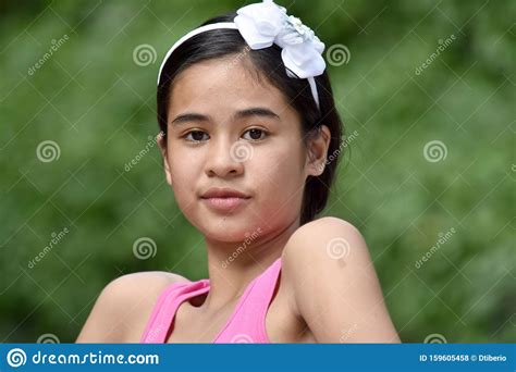 une jeune fille philippine en poste photo stock image du asiatique modeler 159605458