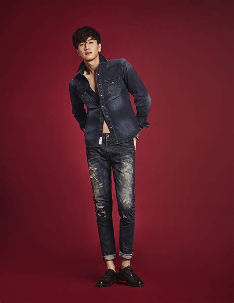 Lee kwang soo is 35 years old. Lee Kwang Soo Named New Model For Buckaroo | Soompi