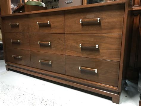 Mid Century Modern 9 Drawer Chest Of Drawers Dresser By American Of