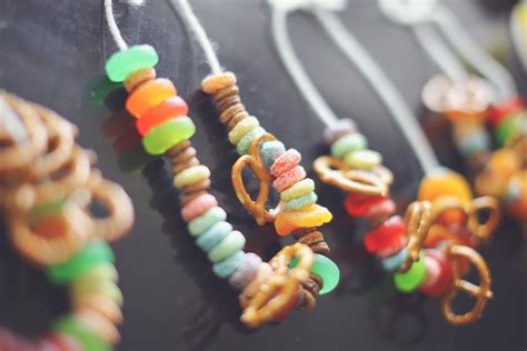 The Natural Mom Snack Necklaces For Movie Night
