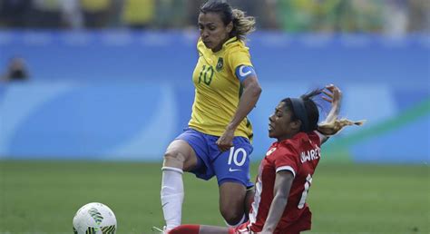 Já em 2012 foi a edição com a pior participação brasileira no futebol feminino nos jogos olímpicos, sendo eliminadas logo nas quartas de final pelo japão. Resultado: Brasil perde para o Canadá por 2 a 1 e fica sem ...