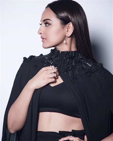 Like It 👍 Or Love It 😘 Sonakshi Sinha Looks Super Gorgeous Bollywood Cinema Bollywood Fashion