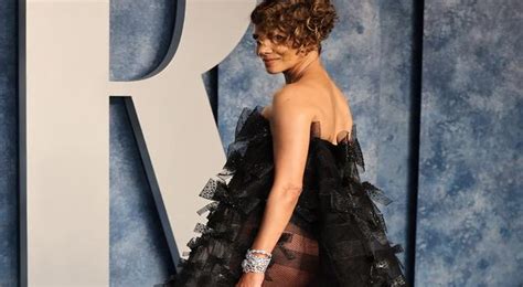 Halle Berry S Topless Photos Cause Internet Frenzy Actress Shuts Down