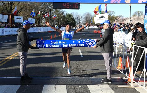 Cherry Blossom Ten Mile Run Features Tightly Packed Finishes For Elite