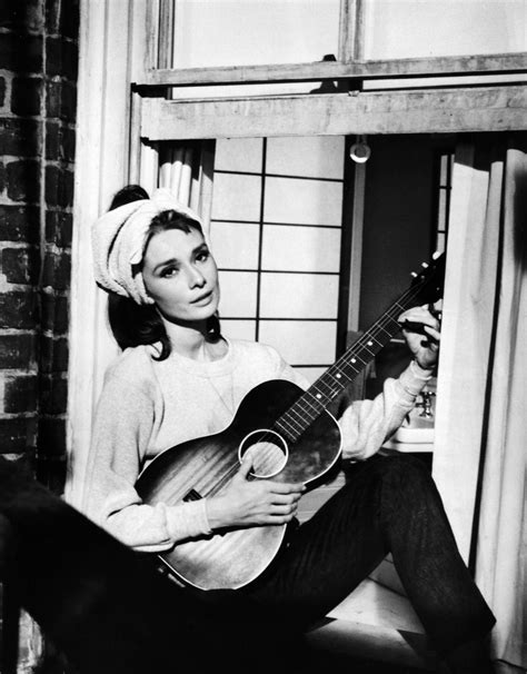 Audrey Hepburn Singing Moon River In Breakfast At Tiffanys 1961
