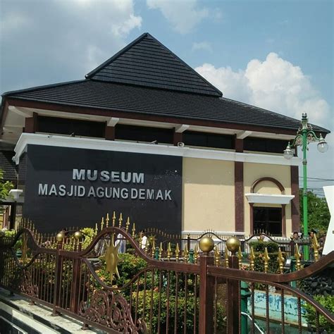 Menyusuri Jejak Sejarah Wali Songo Di Museum Masjid Agung Demak DemakBicara Com