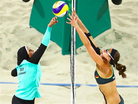 The Simple Reason Women Beach Volleyball Players Wear Bikinis At The Olympics Business Insider