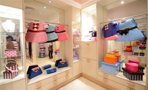 Kitty's house is a hello kitty's home complete with bedroom, living room, kitchen and bathroom. sanrio hello kitty town malaysia review-3 - Asia Travel Blog
