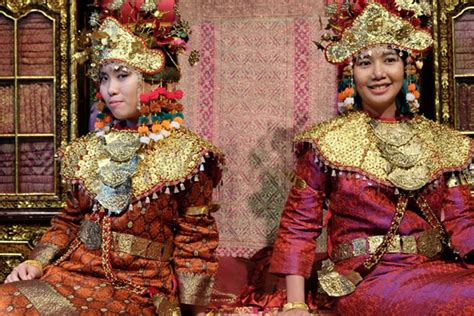 Aesan Gede Pakaian Tradisional Sumatera Selatan Halaman All