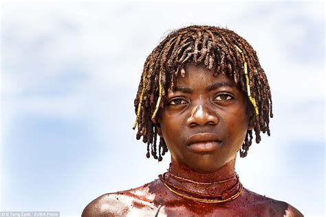 Tariq Zaidi Photographs Angolan Tribeswomens Hairstyles Daily Mail