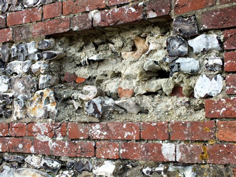 Flint Walling Detail © Jonathan Kington Cc By Sa20 Geograph