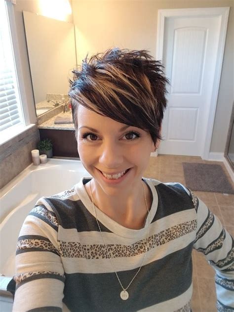 Amazing Short Pixi Hair Style Ideas Pixie Cut With Highlights
